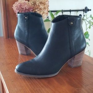 Black Leather Bass bootie